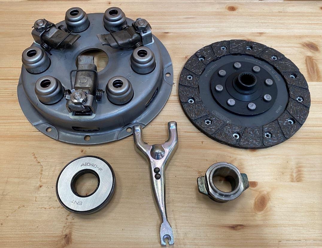 Kit 5 pièces Embrayage FERRARI TRATTORINI 72T / Motocoltivatori 72 (2e serie (OEM : Mecanisme 81.9306.10 + Disque 81.9304.20 + Fourchette 81.9304.30 + Roulement 81.9305.30 + Butée  81.9305.10)