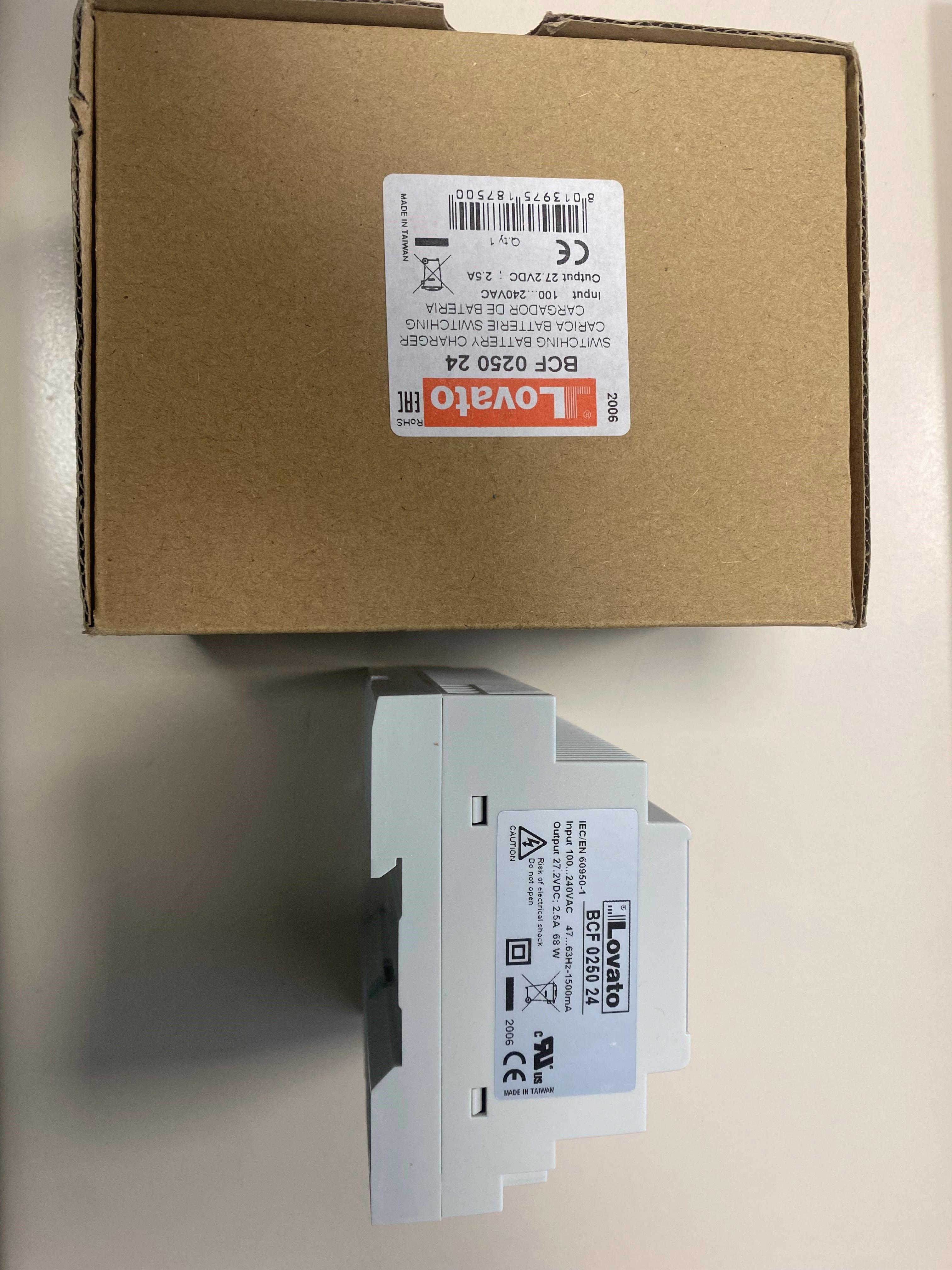 Chargeur de batterie de groupe électrogène 24V 2,5 A ; LOVATO BCF025024 ; BCF 0250 24