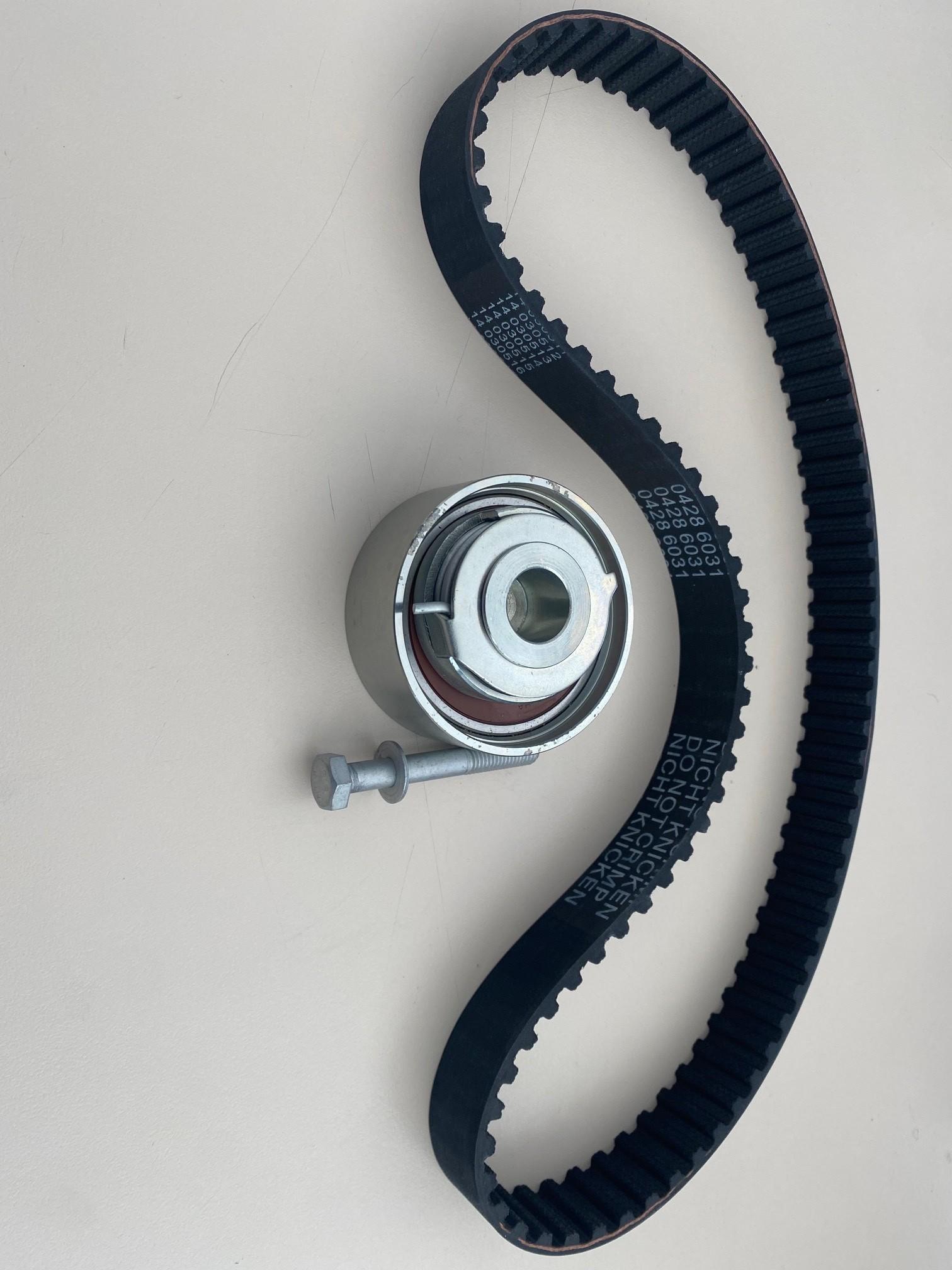 Kit distribution MGD1802 Equiv. DEUTZ 02931480 / 0293-1480 Pour deutz moteur F2L2011 BF3L2011 F3L2011 BF4L2011 F4L2011 TD2011 TCD2011 BF3M2011 BF4M2011 F4M2011 Pour moteur Deutz série 2011 - Avec courroie 0428 6031 ; 04286031