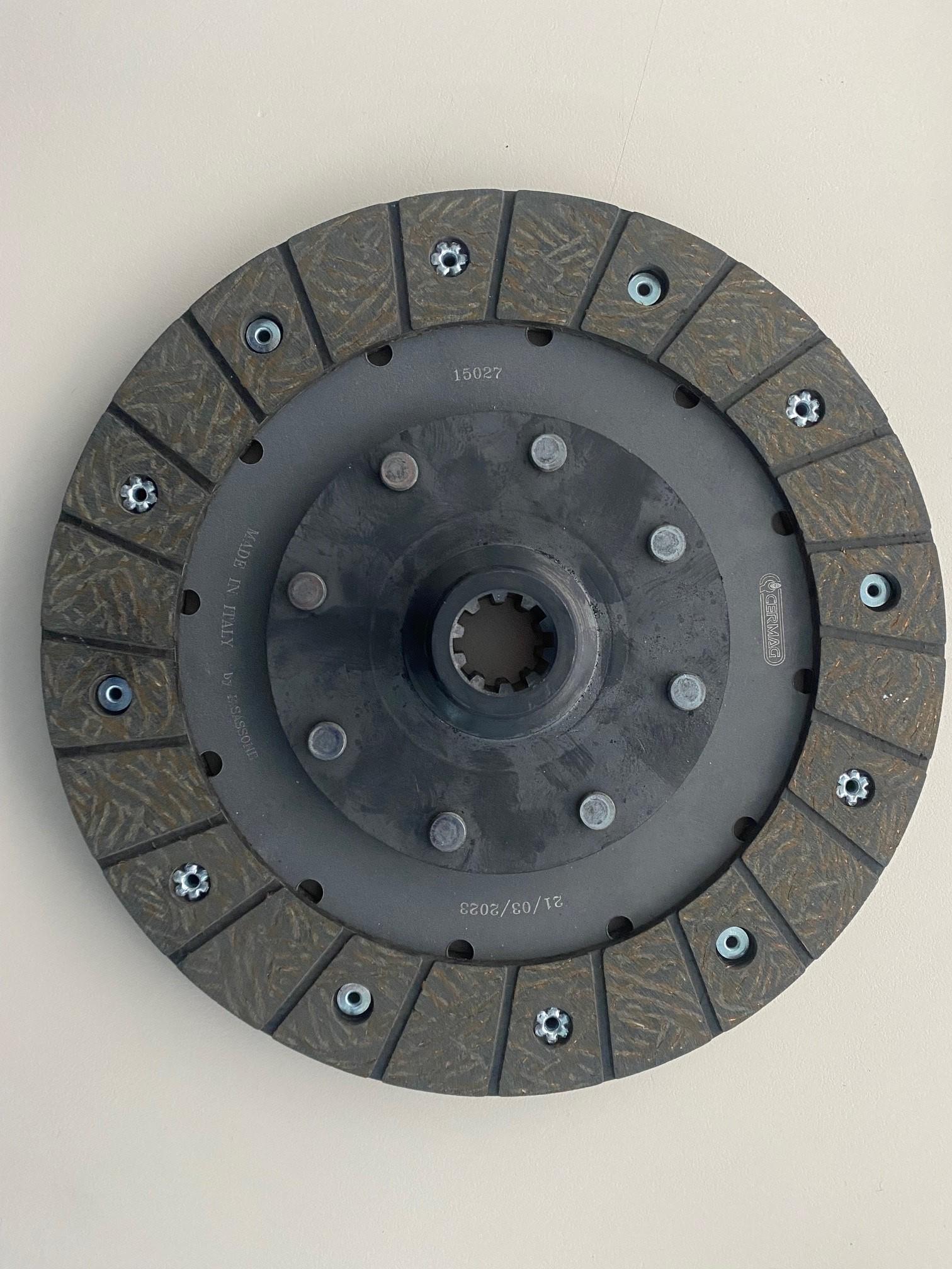 Disque embrayage GOLDONI 236 238 240 1038 1045R 834 945RS/DT SERIE 1050 1055 TRANSCAR 55 - ITMA 4RM SIRIO G215AC2 (GOLDONI 6300038 - CERMAG 15027 - ITMA 651814) Ø216x152x3.8 10 cannelures Ø22x18 (PGS 02922)