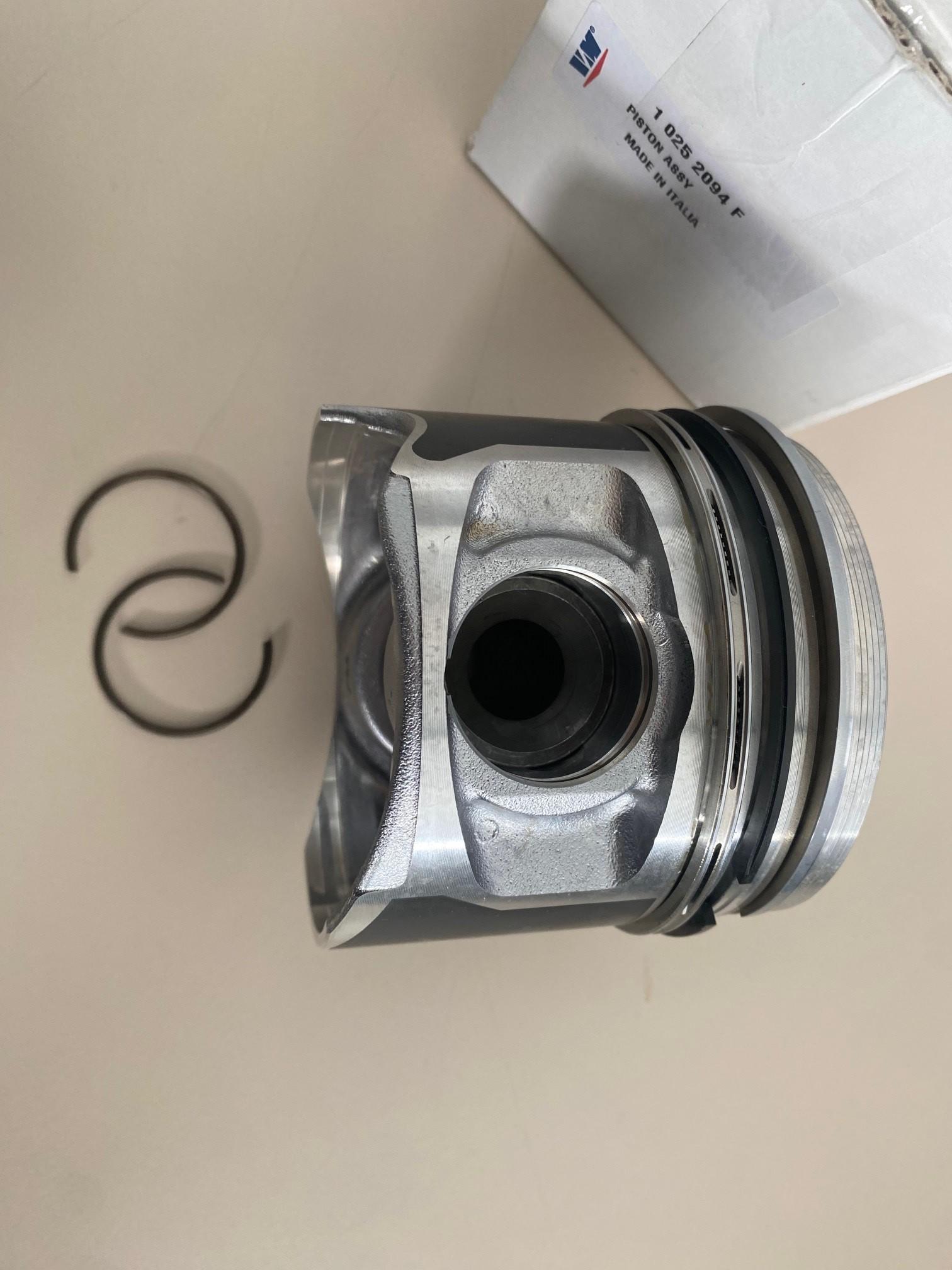 Piston Complet 10252094F ; 1 025 2094 F VM Motori D703/E1 ; D703/E2  ; D706E2 (avec jeu segments 10272013 VM Motori)