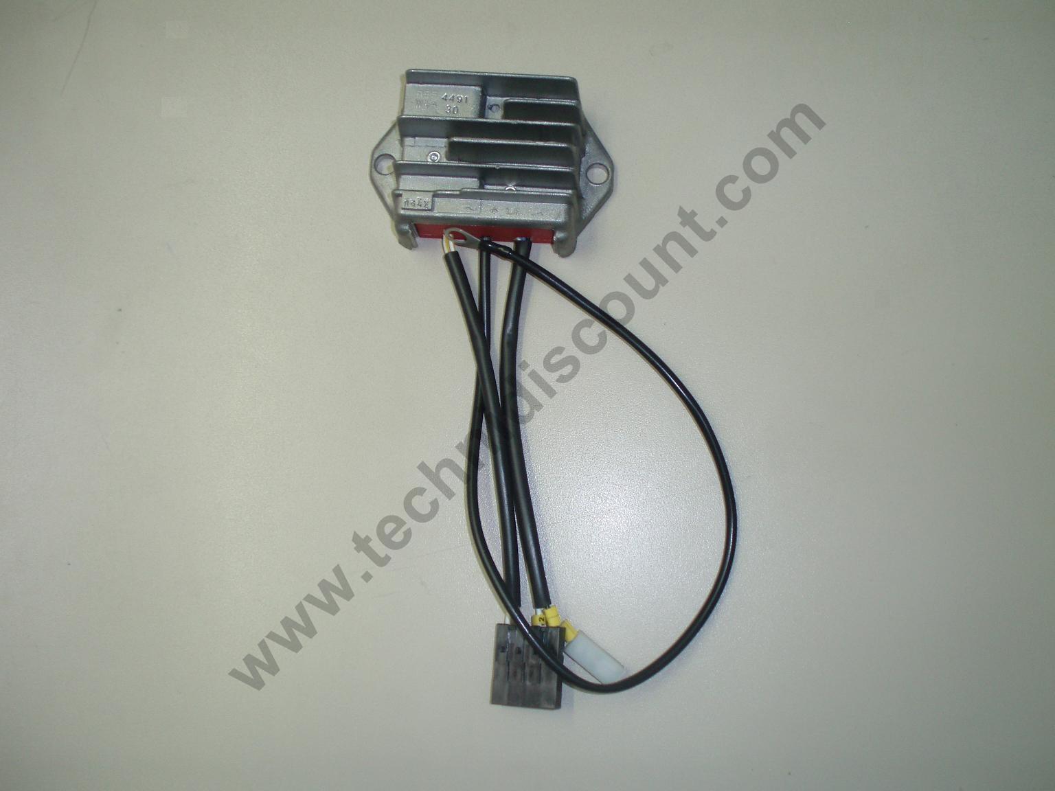 Regulateur 12V 30A HATZ 1D30 1D41 1D50 1D60 1D80 1D90 HATZ 02312500 ex 01248123 - SAPRISA 4491