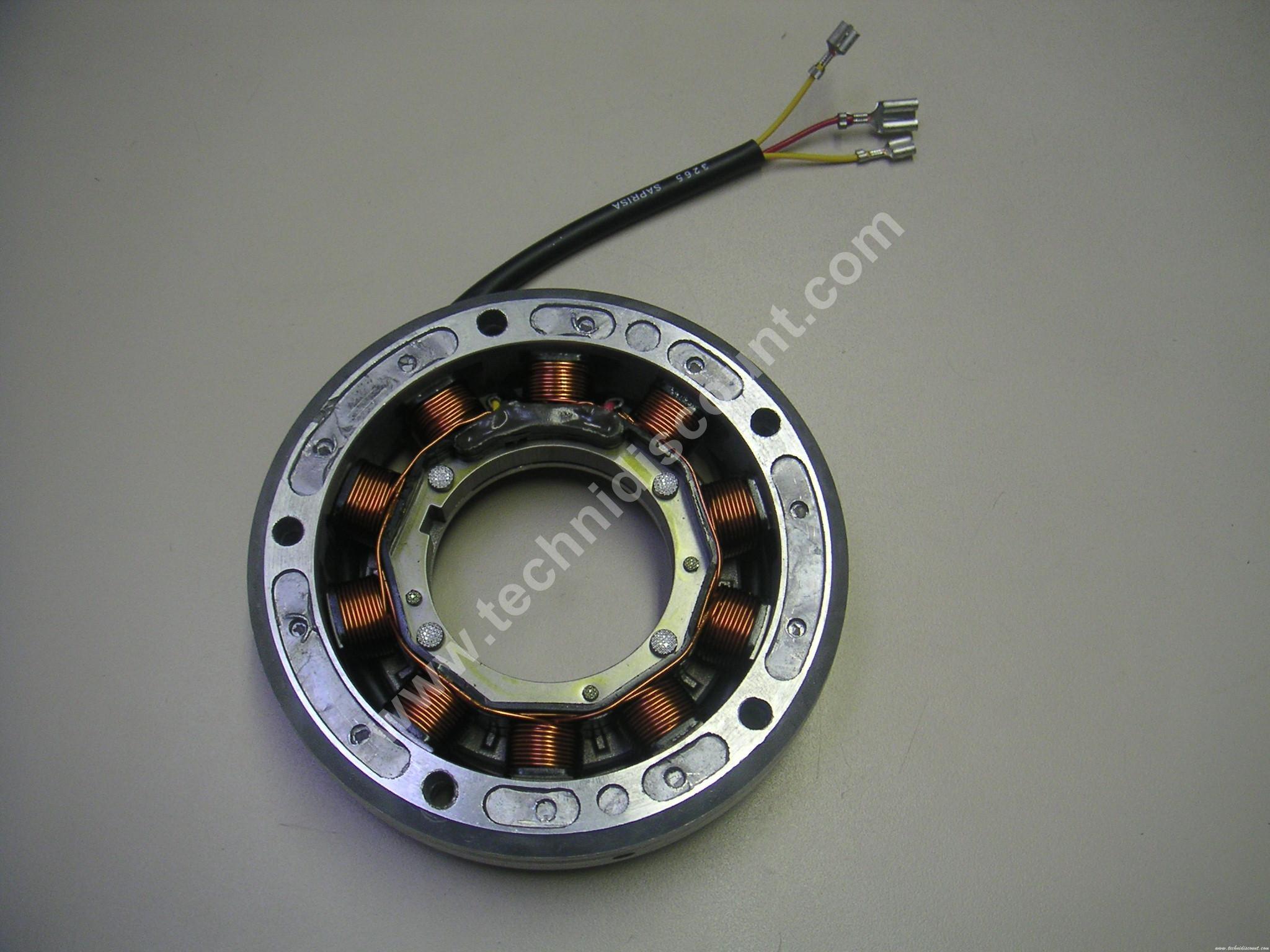 Alternateur 3LD 4LD 7LD 9LD 10LD LDA672 LOMBARDINI 1157153 - SLANZI DVA920 DVA1030 RUGGERINI RD200 RF80  (SAPRISA  3265 - 12.5V 14A 3fils) 1157153 / ED0011571530-S / Moteur LOMBARDINI KOHLER SLANZI ACME