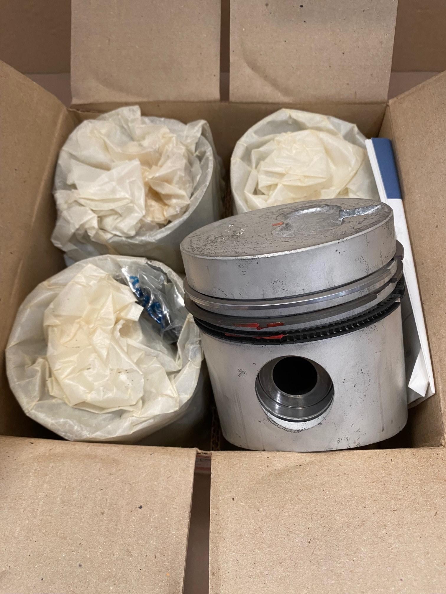 Jeu de 4 pistons complet Ø90,50mm - BORGO 4x PI 052 12 20 / PI0521220 pour CITROEN CX 2200 DIESEL MOT. 22/621