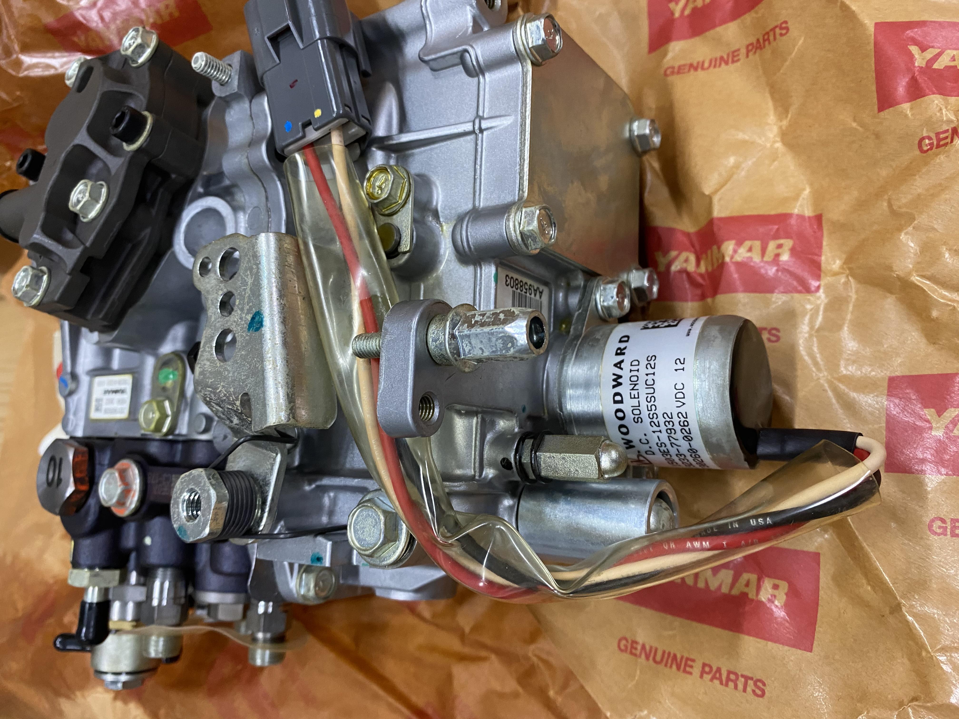 Pompe Injection YANMAR 729236-51351 / Avec solenoid YANMAR 119233-77932 / WOODWARD 1503ES-12S5SUC12S