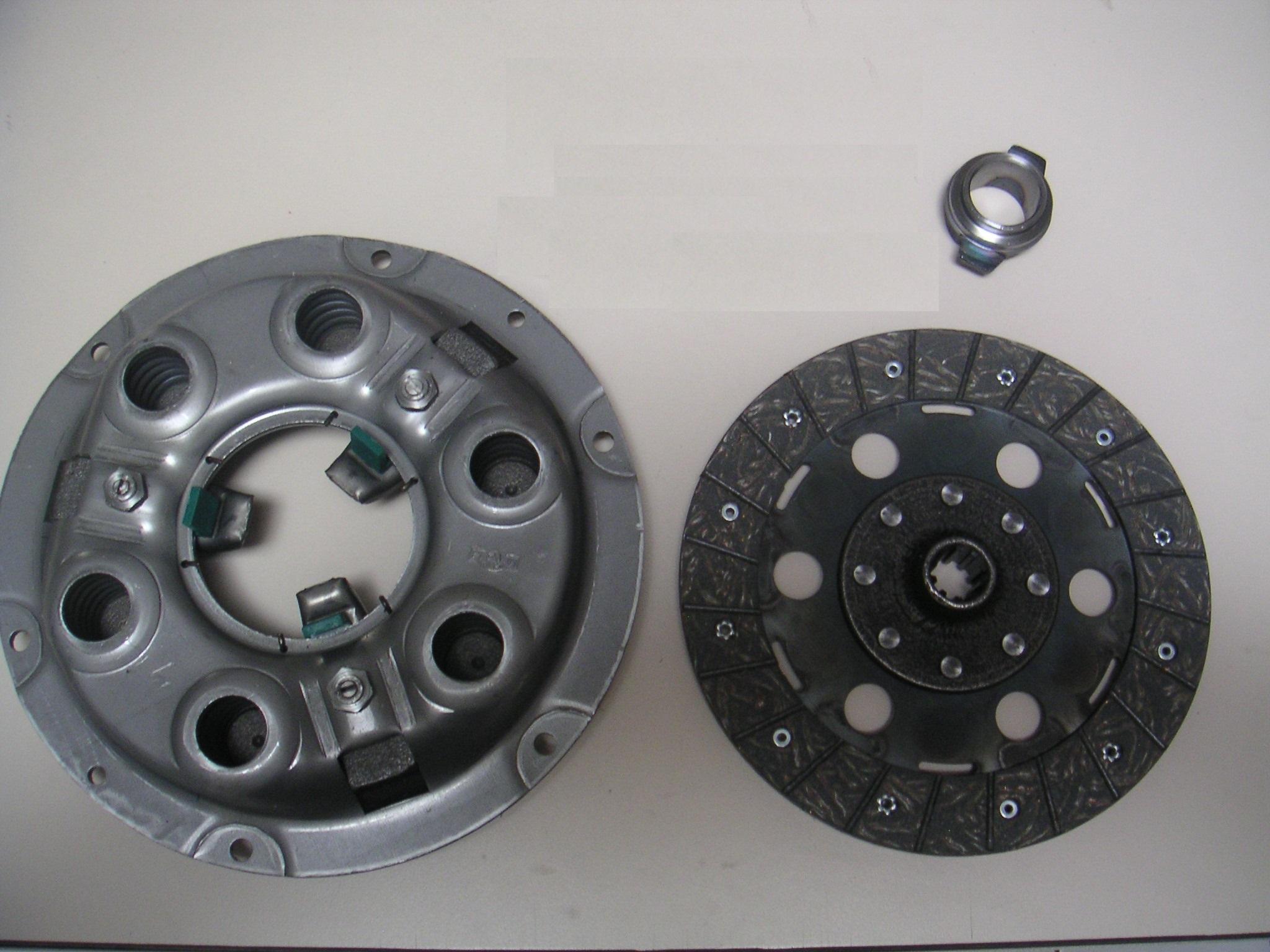 Kit embrayage GOLDONI 236 238 240 1038 1045 R 834 945 336 PGS TRATTORINI: ROMA 500 - R55 - TRANSPORTER 450 VALPADANA TRATTORINI: 4RM 350 - 4RM 450 (mécanisme 15009 + disque 15027 + butée 15047)
